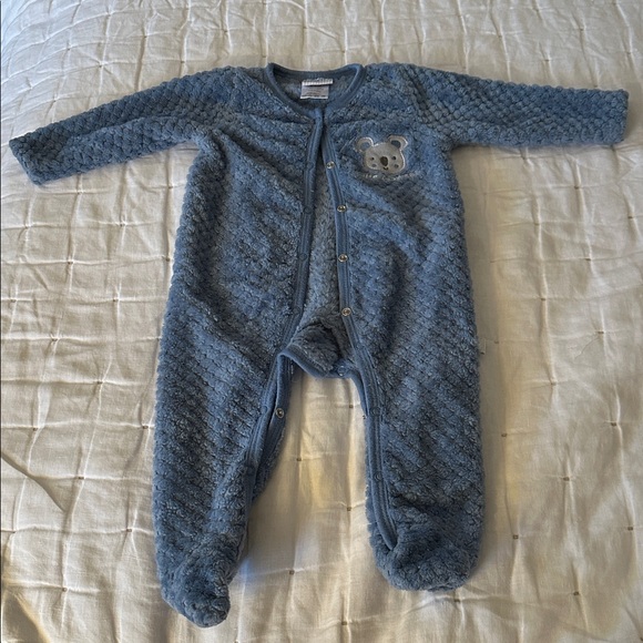 8 piece 6-9mo. Cozy Baby Boy Clothes (025) - Picture 4 of 16